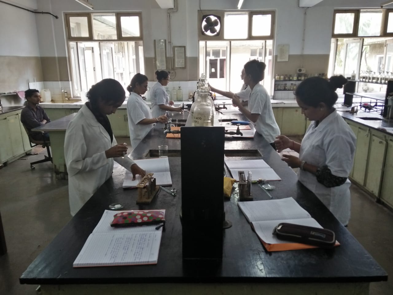 Pharmaceutical Chemistry Lab